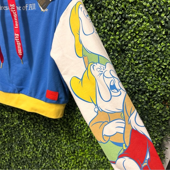 NWT Loungefly Disney Princess Snow White Fairest Crop Hoodie - Size Medium - Picture 3 of 12